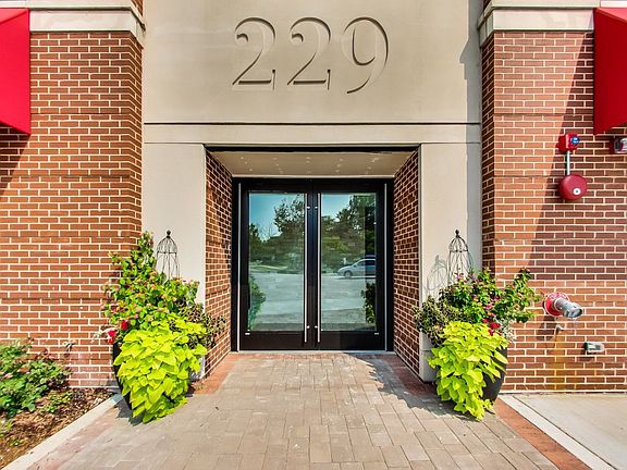 4th image of 229 Park Ave #210