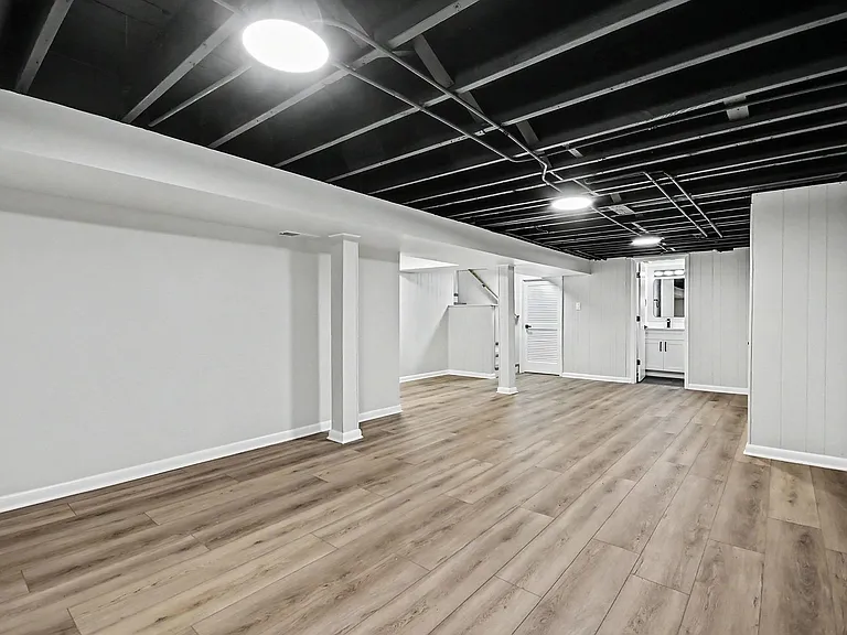811 E End Ave — Photo 15