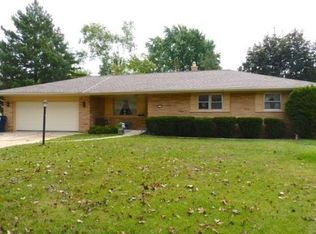 8955 W Palmetto Ct, Milwaukee, WI 53225