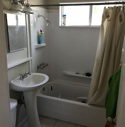 5th image of 817 N La Paloma Ave