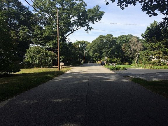 4th image of 30 Curtis Dr