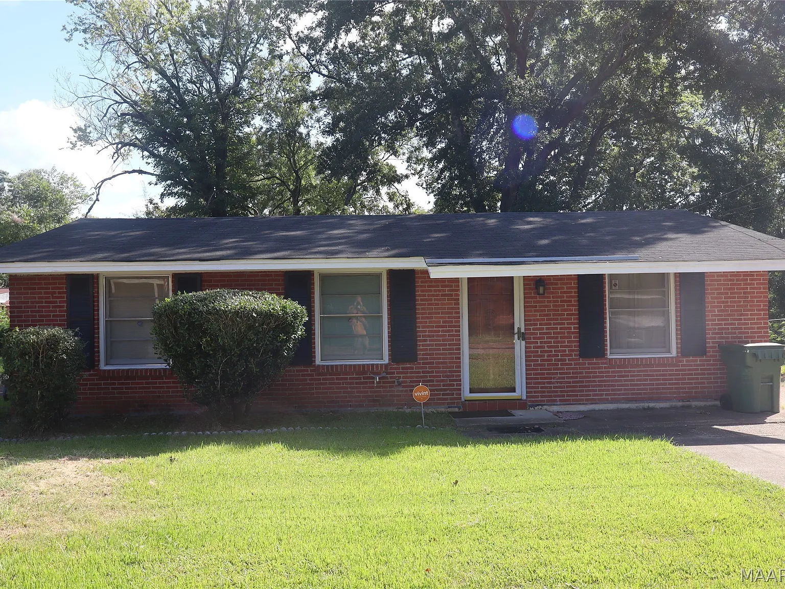3 bed, 1.0 bath, 1014 sqft, $900 — Photo 1
