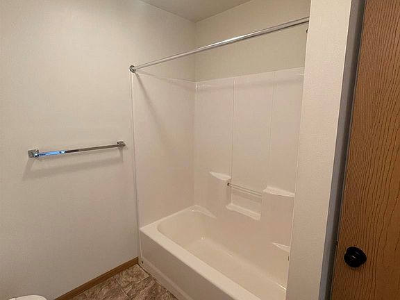 2nd image of 7849 Commerce Park #2B-1Ba-845Sqft