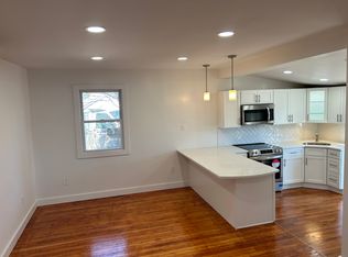 94 Martha Ct APT 12A, North Babylon, NY 11703