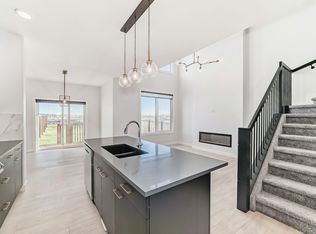 9411 Pear Cres SW, Edmonton, AB T6X 2Z4