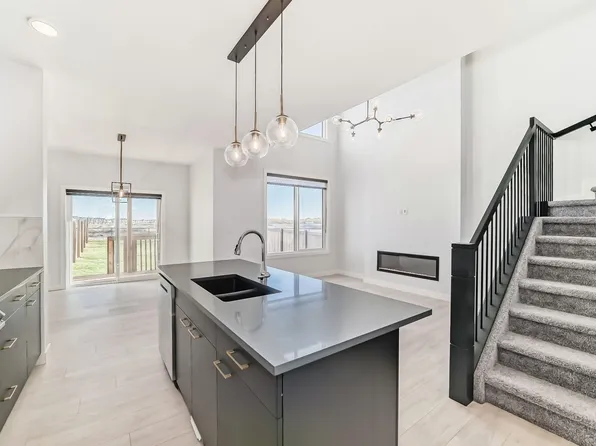 9411 Pear Cres SW, Edmonton, AB T6X 2Z4