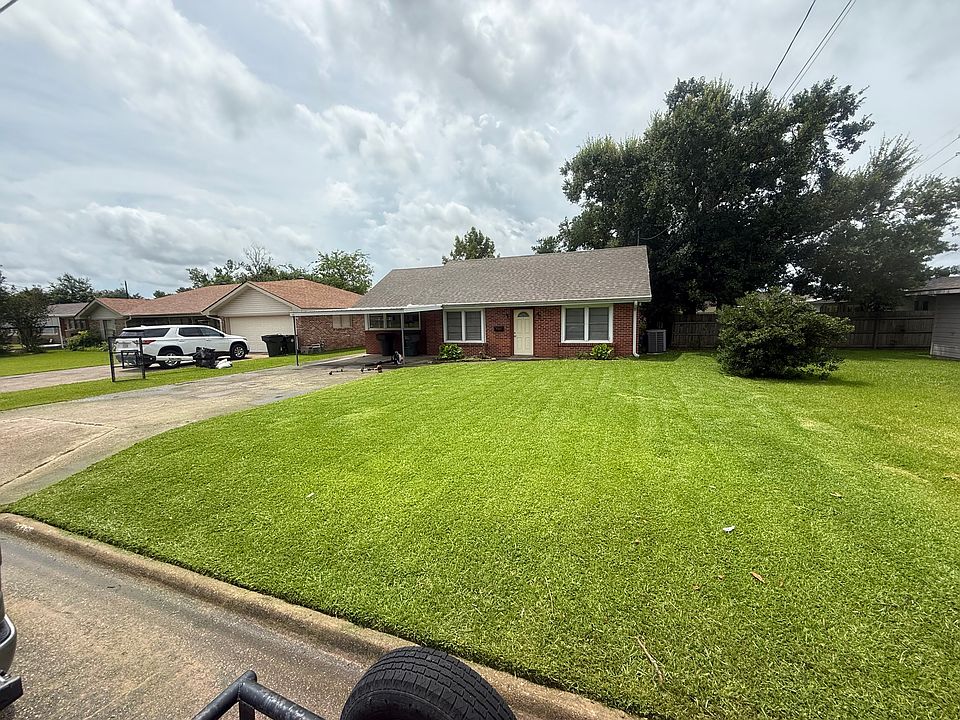 1st image of 721 Rosalie St