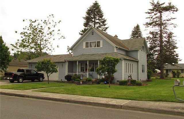1st image of 944 13th St SE