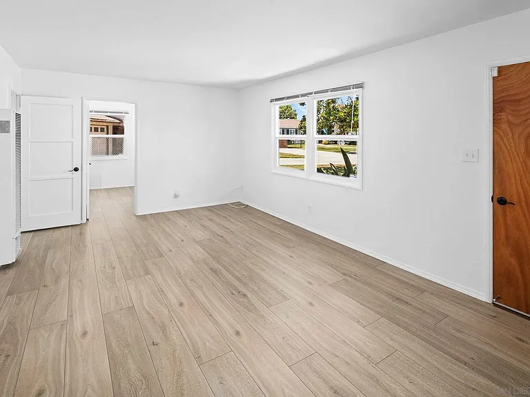 620 Minot Ave — Photo 4