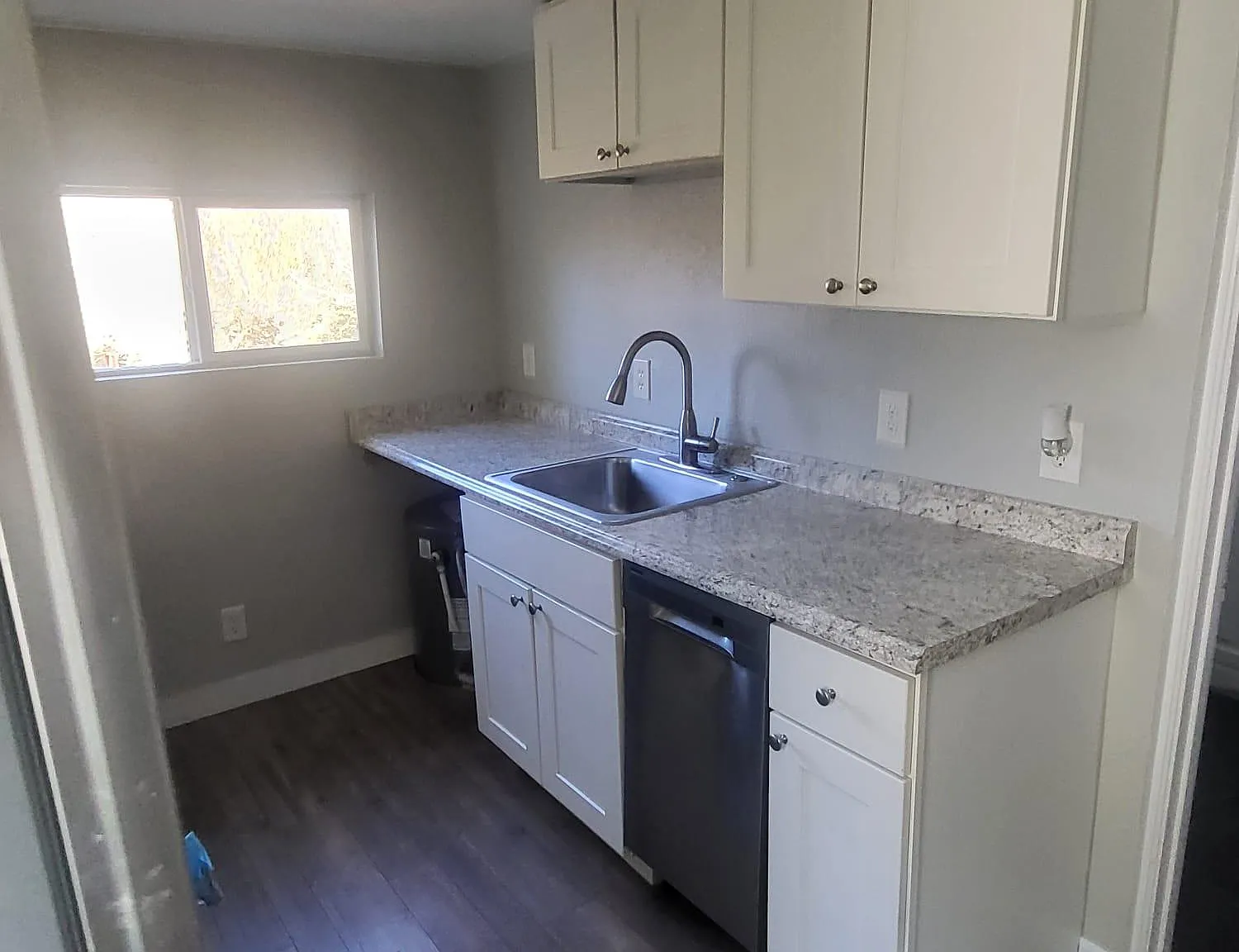 Studio, 550 sqft, $1,100 — Photo 2