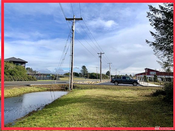 5th image of 157 Marine View Dr SE