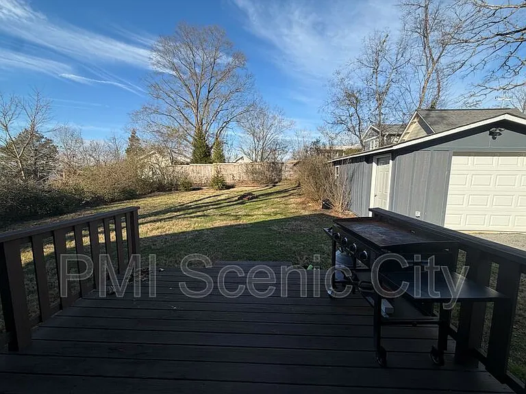 607 Franklin St — Photo 22