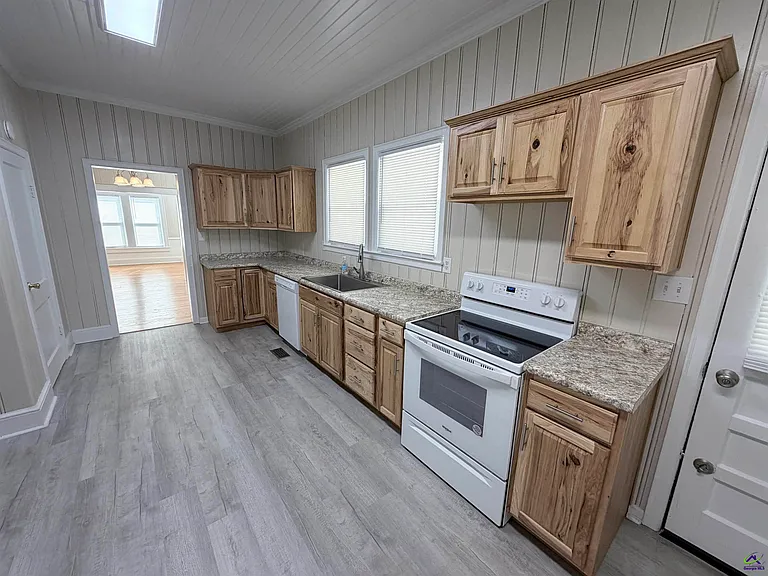 705 Evergreen St — Photo 6