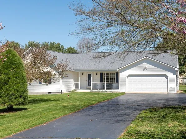 133 Meadowdale Dr, Stuarts Draft, VA 24477