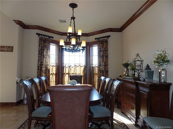 3rd image of 124 Liberty Cir