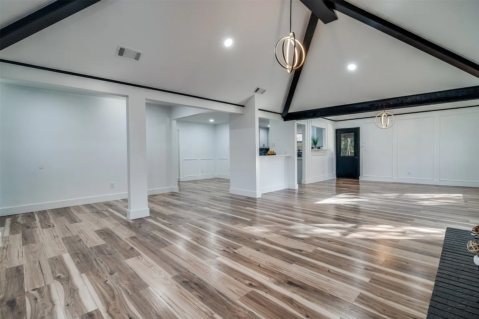 1502 Knob Hill Dr photo 1