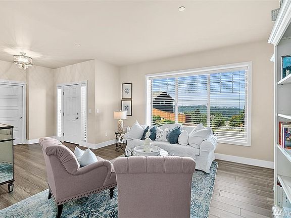Formal Living/sitting with valley views!