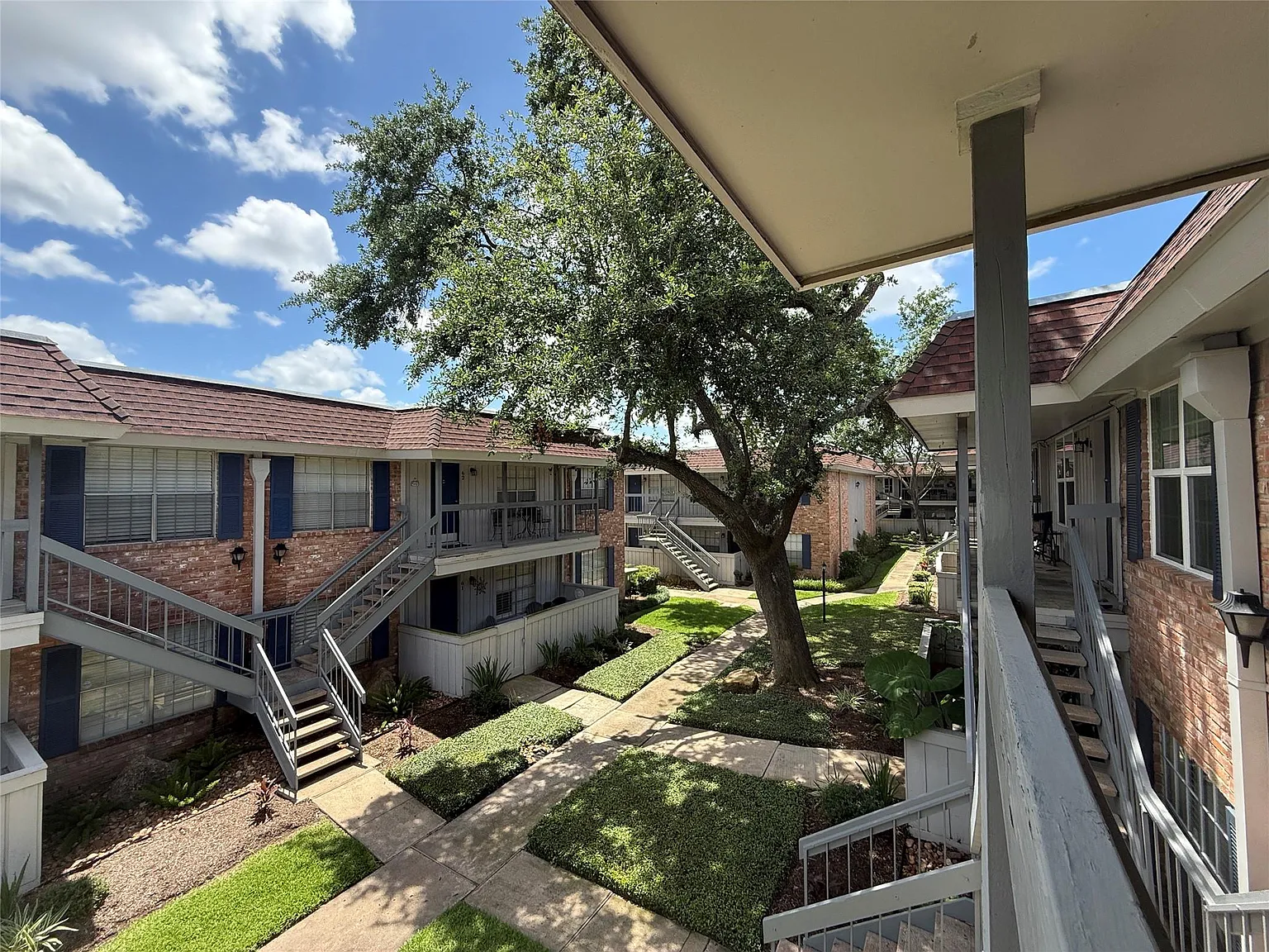 2 bed, 2.0 bath, 1040 sqft, $1,445 — Photo 3