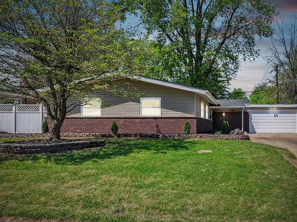 1st image of 695 Hargrove Ln