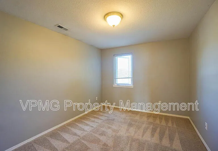 7608 NE 52nd St — Photo 20