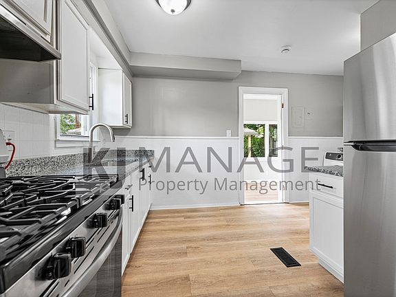 3rd image of 405 W Garfield Ave