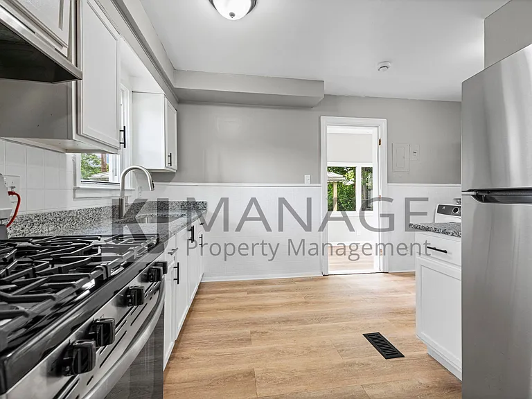 405 W Garfield Ave — Photo 3