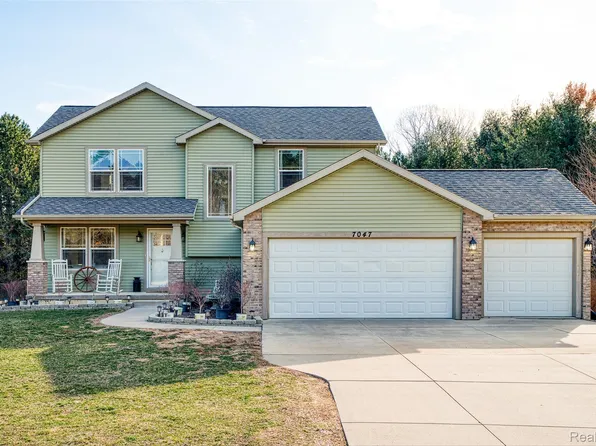 7047 Bennington Greens Dr, Owosso, MI 48867