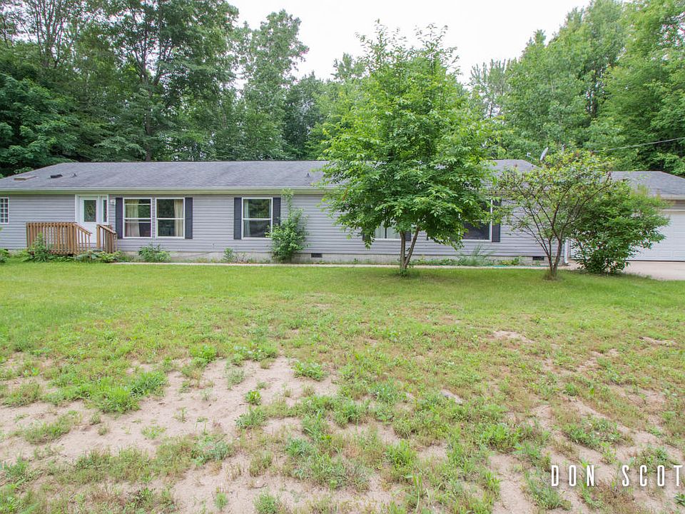 1st image of 22270 Crockery Woods Rd