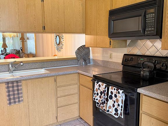 5th image of 6193 Balboa Circle #103