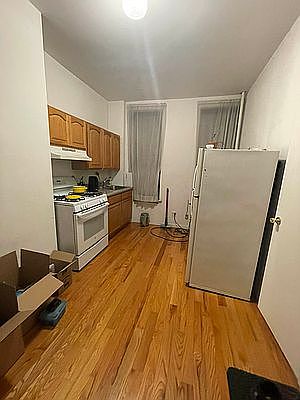 4th image of 245 Montrose Ave APT 2L
