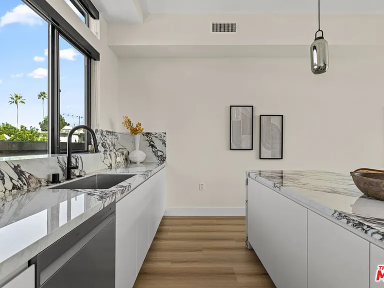 1318 N Vista St — Photo 12