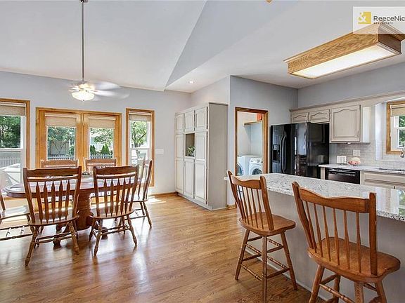 4th image of 804 NE Aaron Dr