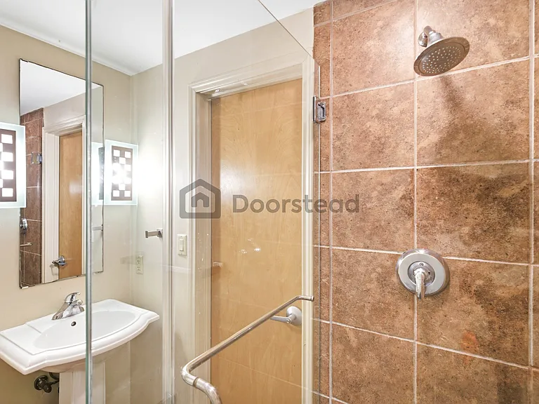 711 W 26th St #303 — Photo 21