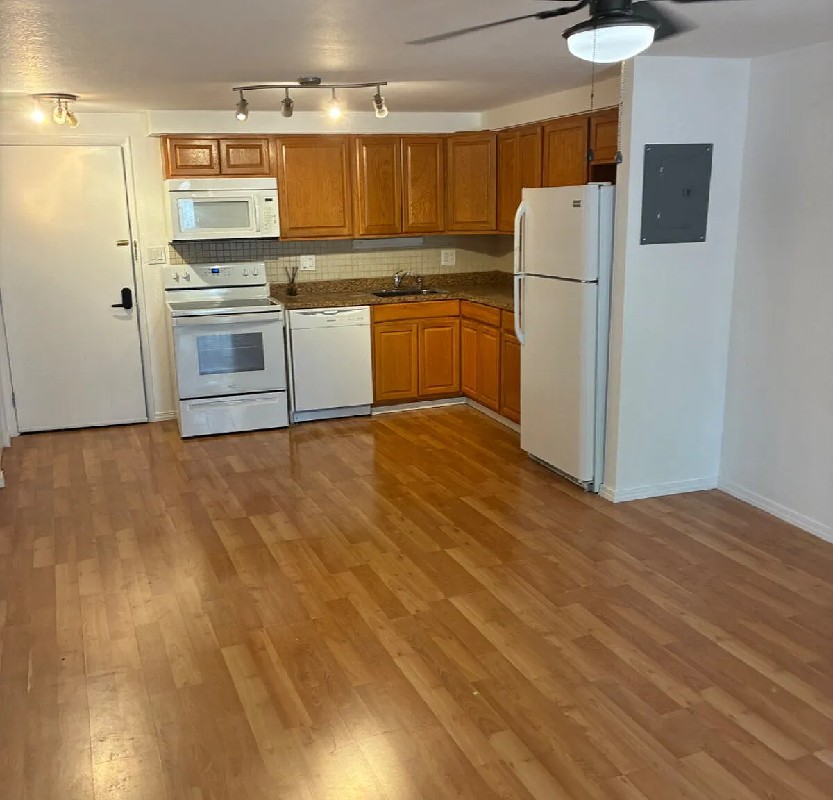 1 bed, 1.0 bath, 601 sqft, $1,250 — Photo 2
