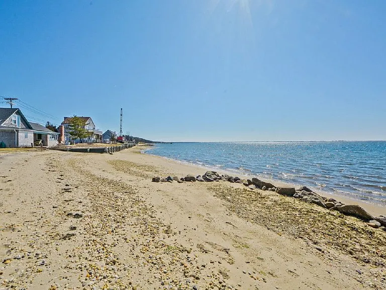 314 E Montauk Hwy — Photo 7