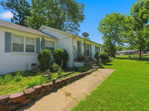 302 Park Ln, Florence, AL 35630