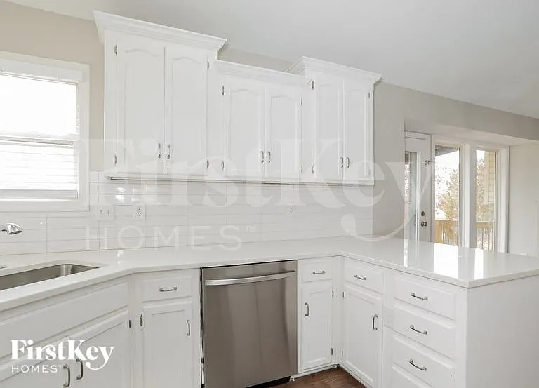 10501 NW 86th St — Photo 7