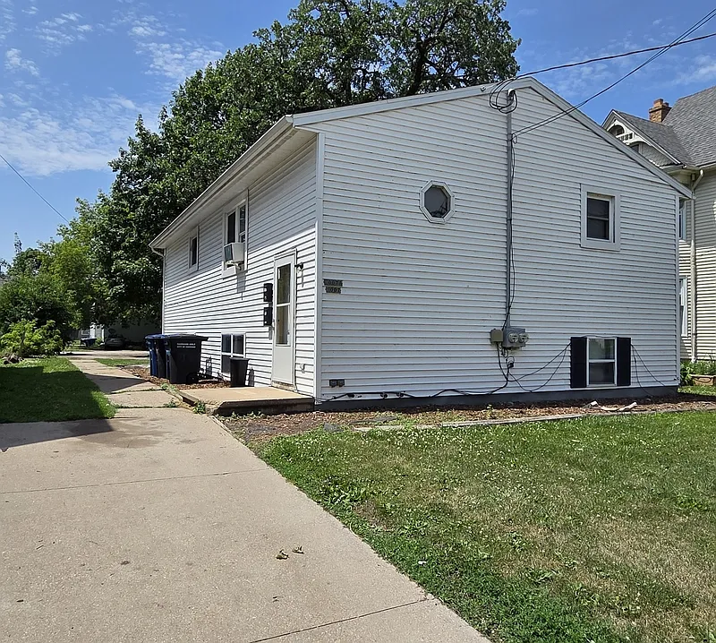 4 bed, 1.0 bath, $1,199 — Photo 2