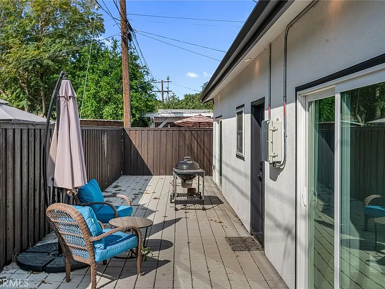 22434 Berdon St — Photo 33