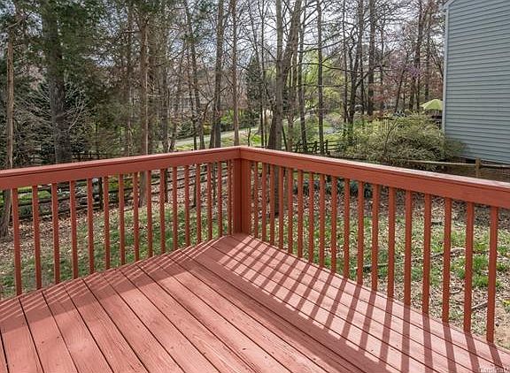 4th image of 5907 Hornbeam Ct