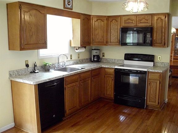 5th image of 523 Acland Blvd