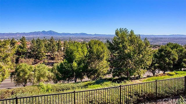 Spectacular Saddleback mountain and city lights views from both levels