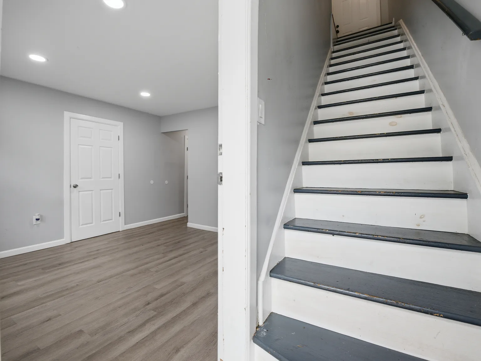2 bed, 800 sqft, $2,300 — Photo 2