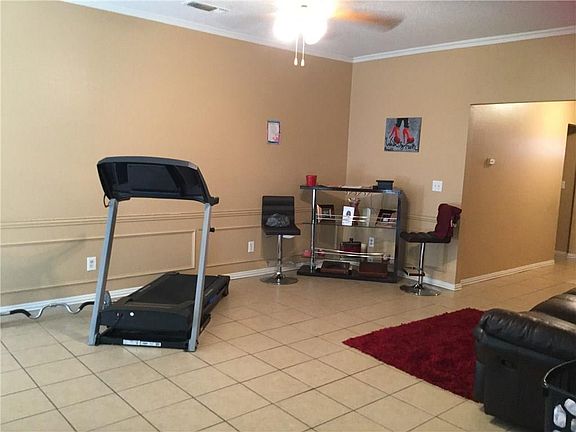 4th image of 2105 We Roberts St