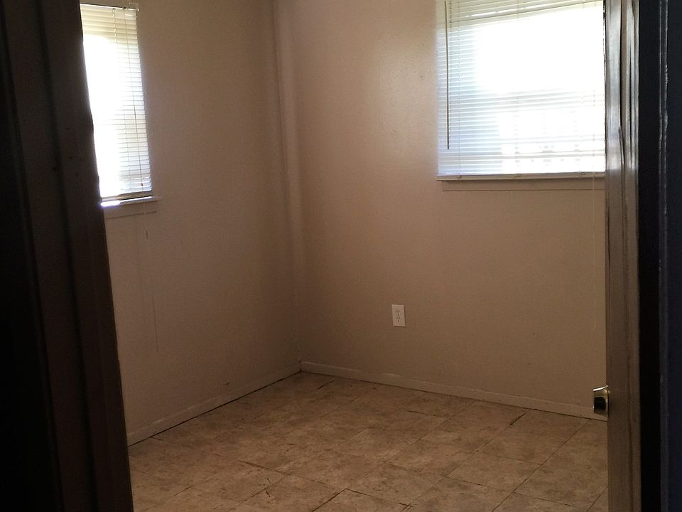 2nd image of 506 Lincolnshire Dr