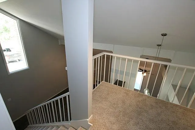 105 Maplewood Dr #D — Photo 4