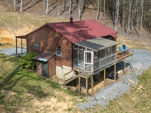 1922 Coffeytown Rd, Vesuvius, VA 24483
