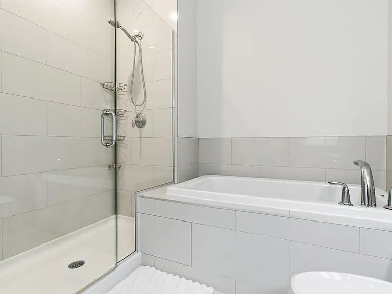 260 Villagewalk Blvd — Photo 10
