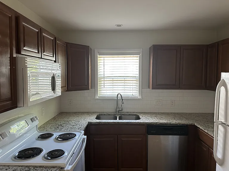 216 McFadden St — Photo 22