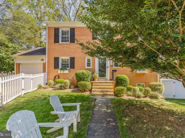 6405 Redwing Rd, Bethesda, MD 20817